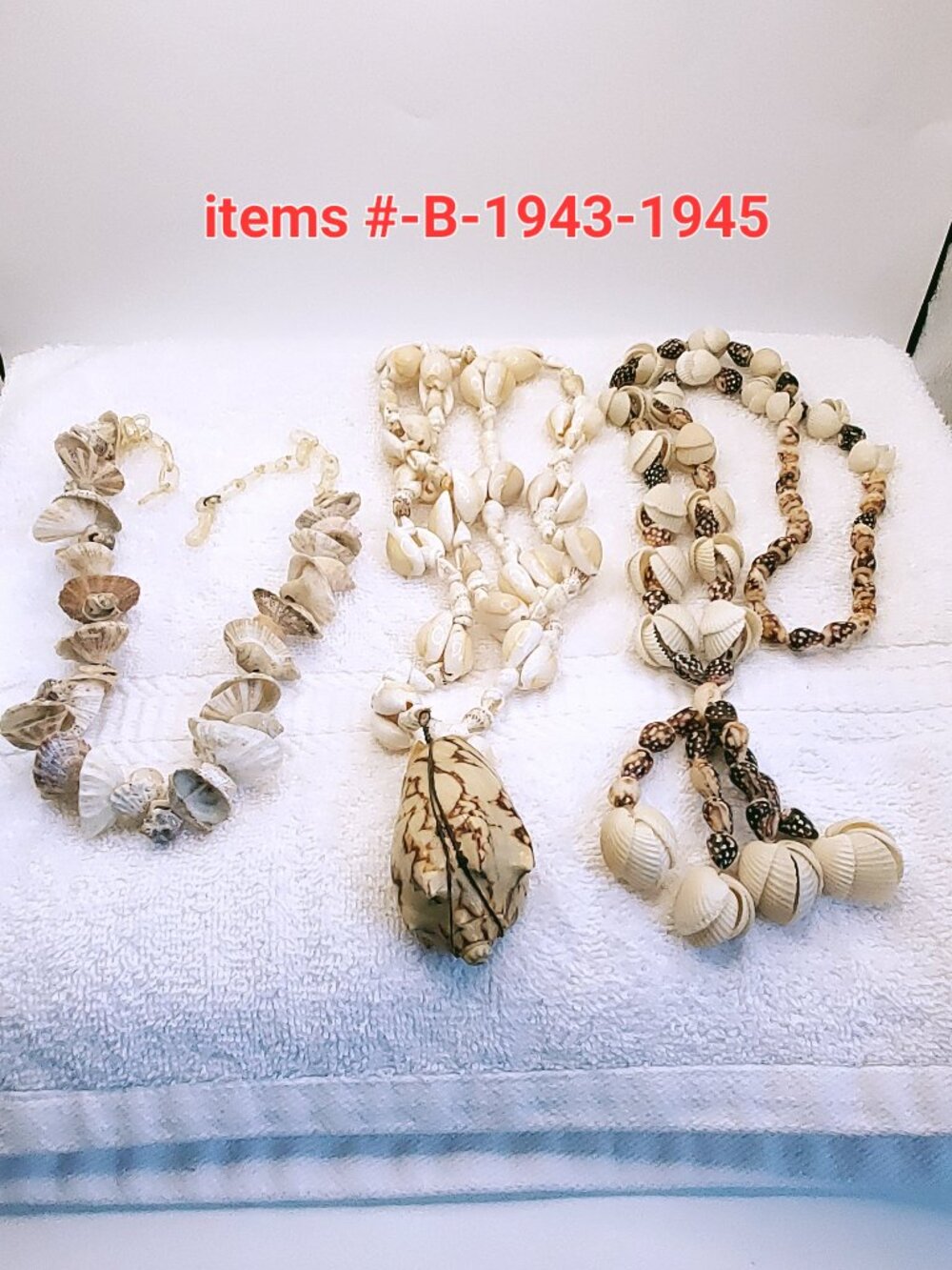 3 Shell Necklaces, items # B- 1943-1945,. wt. 206 grams. - Picture 1 of 10